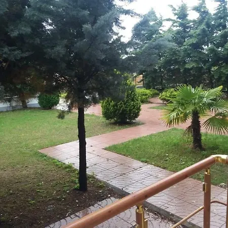 Отель 3 Shqiponjat 4*